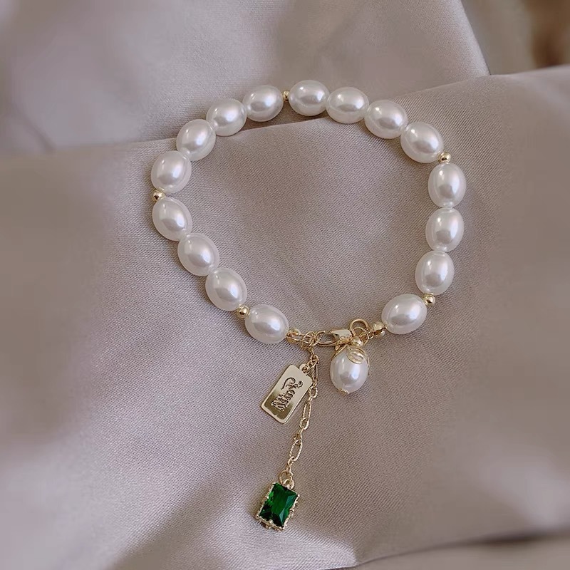 French Pearl Bracelet Emerald Pendant Bracelet Mild Luxury Retro Palace Style Simple Personality Temperament Wild Female Fashion French Pearl Bracelet Emerald Pendant Bracelet Mild Luxury Retro Palace Style Simple Personality Temperament Wild Female Fashion