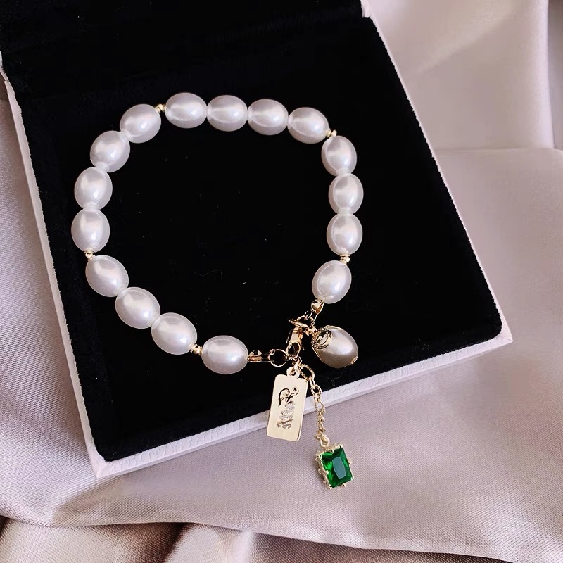 French Pearl Bracelet Emerald Pendant Bracelet Mild Luxury Retro Palace Style Simple Personality Temperament Wild Female Fashion French Pearl Bracelet Emerald Pendant Bracelet Mild Luxury Retro Palace Style Simple Personality Temperament Wild Female Fashion