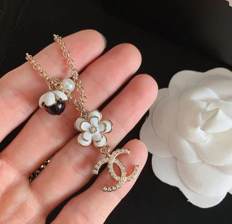 Classic Style New Pearl Necklace European and American Style Xiangjia Retro Diamond Double C Necklace Bracelet Ear Studs Earrings Pendant Classic Style New Pearl Necklace European and American Style Xiangjia Retro Diamond Double C Necklace Bracelet Ear Studs Earrings Pendant