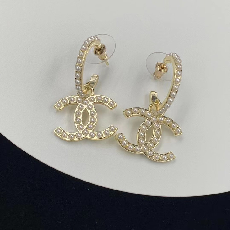 Classic Style New Pearl Necklace European and American Style Xiangjia Retro Diamond Double C Necklace Bracelet Ear Studs Earrings Pendant Classic Style New Pearl Necklace European and American Style Xiangjia Retro Diamond Double C Necklace Bracelet Ear Studs Earrings Pendant