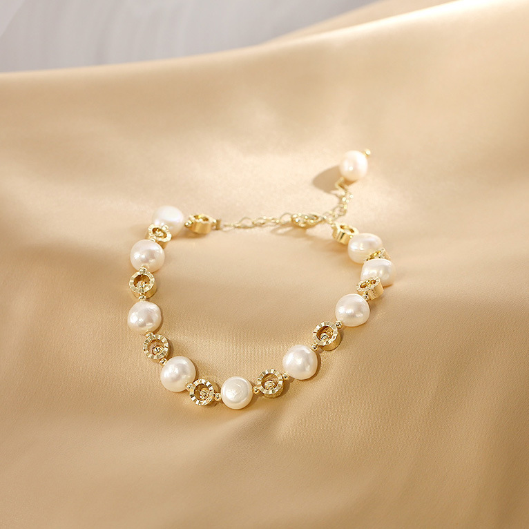 Strawberry Crystal String Beads Baroque Freshwater Pearl Cold Style Ins Niche Korean Style Bracelet Student Bracelet Female Strawberry Crystal String Beads Baroque Freshwater Pearl Cold Style Ins Niche Korean Style Bracelet Student Bracelet Female
