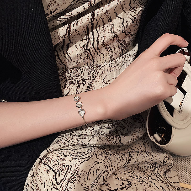 Strawberry Crystal String Beads Baroque Freshwater Pearl Cold Style Ins Niche Korean Style Bracelet Student Bracelet Female Strawberry Crystal String Beads Baroque Freshwater Pearl Cold Style Ins Niche Korean Style Bracelet Student Bracelet Female