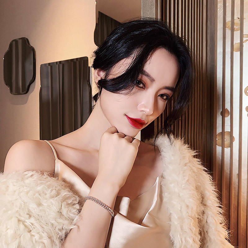 Strawberry Crystal String Beads Baroque Freshwater Pearl Cold Style Ins Niche Korean Style Bracelet Student Bracelet Female Strawberry Crystal String Beads Baroque Freshwater Pearl Cold Style Ins Niche Korean Style Bracelet Student Bracelet Female