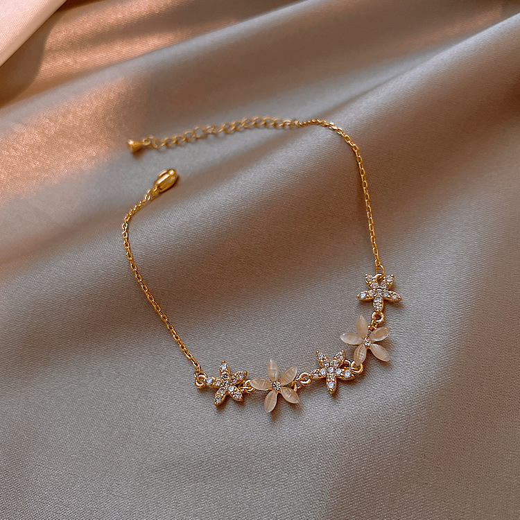 Strawberry Crystal String Beads Baroque Freshwater Pearl Cold Style Ins Niche Korean Style Bracelet Student Bracelet Female Strawberry Crystal String Beads Baroque Freshwater Pearl Cold Style Ins Niche Korean Style Bracelet Student Bracelet Female