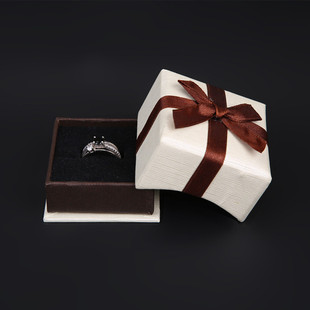 Spot supply of large circle yellow cloth window bracelet bracelet box jewelry box manufacturers direct wholesale