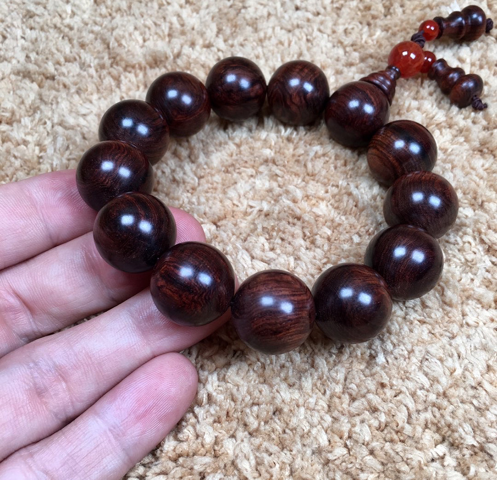 Hainan Scented Rosewood Bracelet 2.0 Face-to-Eye Purple Pear Old Materials Men's and Women's 108 Sea Yellow Beads Bracelet Hainan Scented Rosewood Bracelet 2.0 Face-to-Eye Purple Pear Old Materials Men's and Women's 108 Sea Yellow Beads Bracelet