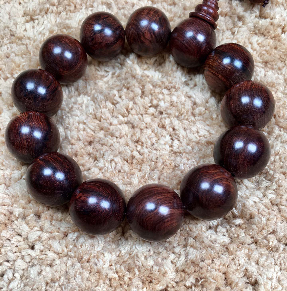 Hainan Scented Rosewood Bracelet 2.0 Face-to-Eye Purple Pear Old Materials Men's and Women's 108 Sea Yellow Beads Bracelet Hainan Scented Rosewood Bracelet 2.0 Face-to-Eye Purple Pear Old Materials Men's and Women's 108 Sea Yellow Beads Bracelet