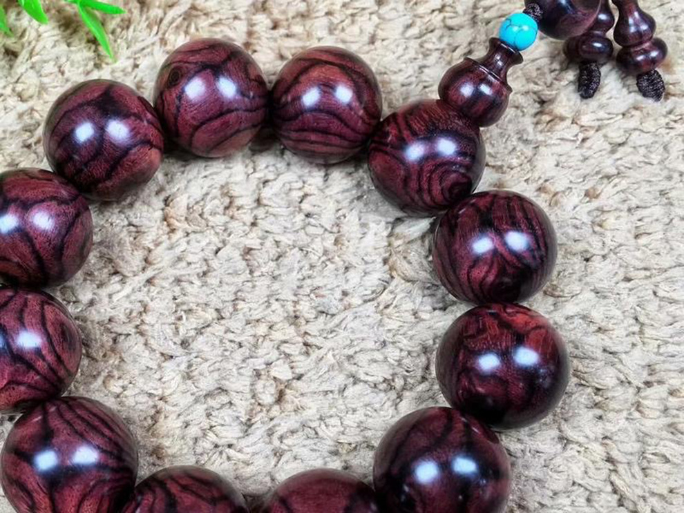 Hainan Scented Rosewood Bracelet 2.0 Face-to-Eye Purple Pear Old Materials Men's and Women's 108 Sea Yellow Beads Bracelet Hainan Scented Rosewood Bracelet 2.0 Face-to-Eye Purple Pear Old Materials Men's and Women's 108 Sea Yellow Beads Bracelet