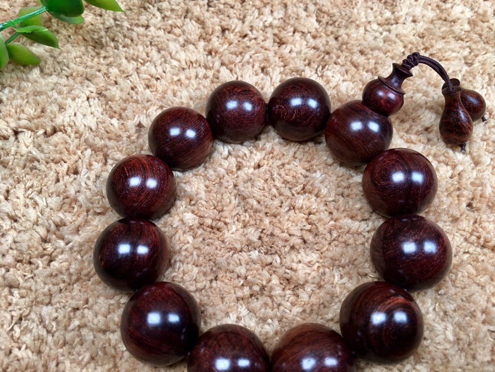 Hainan Scented Rosewood Bracelet 2.0 Face-to-Eye Purple Pear Old Materials Men's and Women's 108 Sea Yellow Beads Bracelet Hainan Scented Rosewood Bracelet 2.0 Face-to-Eye Purple Pear Old Materials Men's and Women's 108 Sea Yellow Beads Bracelet
