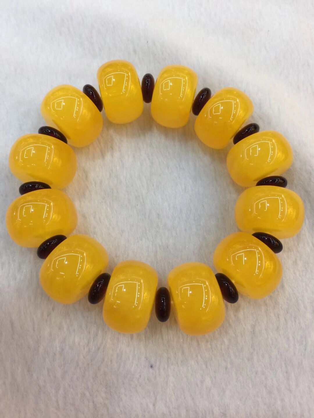 Natural second generation amber honey wax bracelet chicken oil yellow blood blue pearl honey wax bracelet hand string Natural second generation amber honey wax bracelet chicken oil yellow blood blue pearl honey wax bracelet hand string