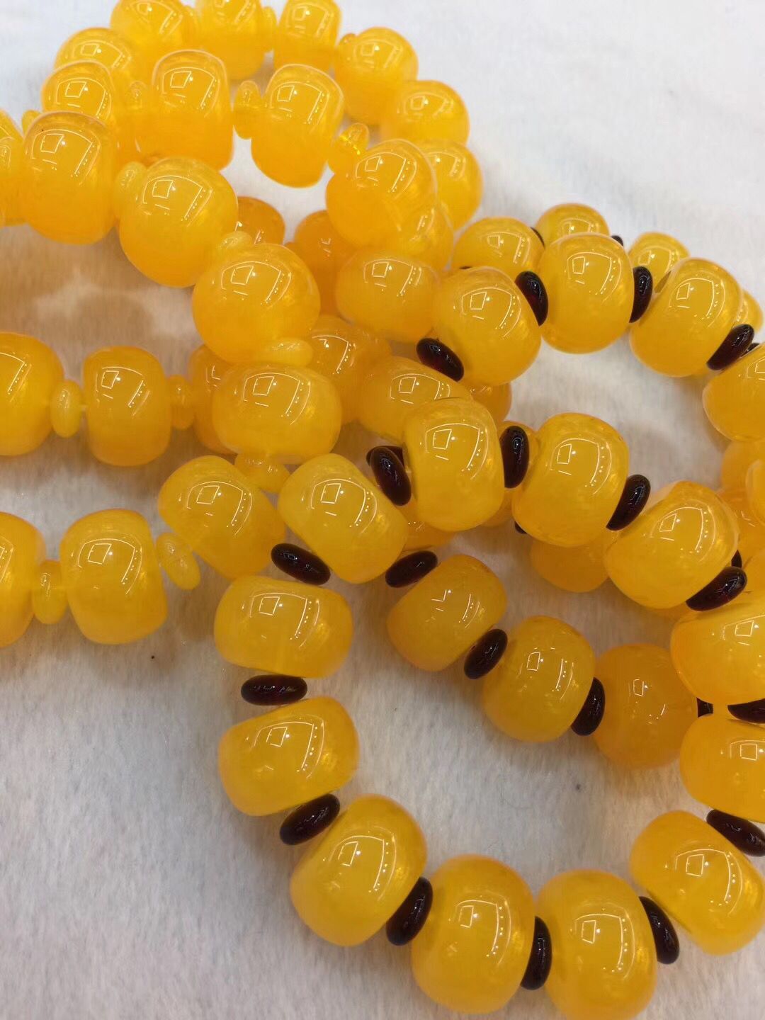 Natural second generation amber honey wax bracelet chicken oil yellow blood blue pearl honey wax bracelet hand string Natural second generation amber honey wax bracelet chicken oil yellow blood blue pearl honey wax bracelet hand string