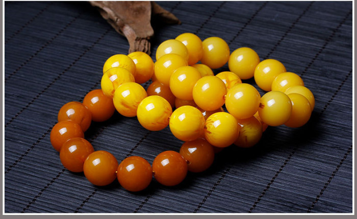 Imitation chicken oil beeswax Bracelet yellow white beads bracelets nectar resin beeswax hand spread goods wholesale