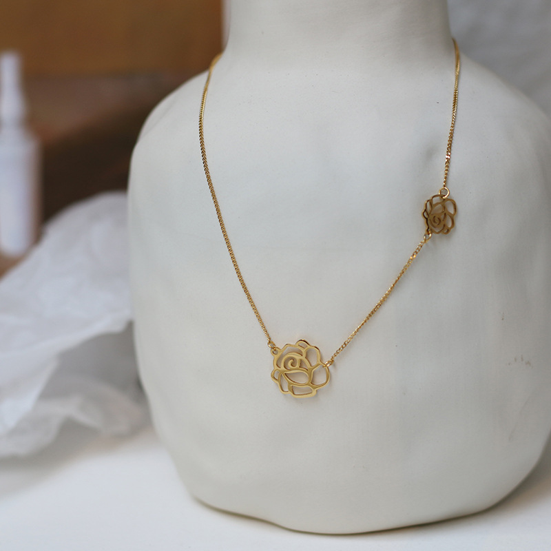 Homemade Black Cut-out Elegant Camellia Necklace Choker Necklace Clavicle Chain Titanium Steel Plated Black Gold 14K Hair Generation Homemade Black Cut-out Elegant Camellia Necklace Choker Necklace Clavicle Chain Titanium Steel Plated Black Gold 14K Hair Generation