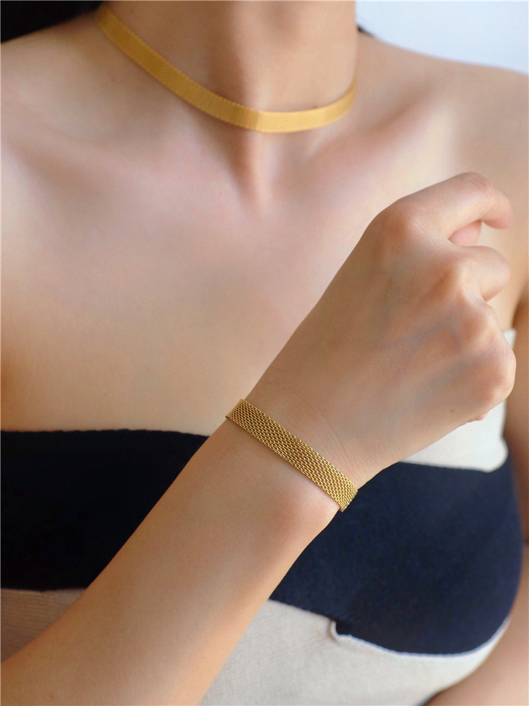 European and American Simple Hollow Wide Metal Necklace Female Choker Necklace Clavicle Chain Ins Tide Titanium Steel Necklace Collar European and American Simple Hollow Wide Metal Necklace Female Choker Necklace Clavicle Chain Ins Tide Titanium Steel Necklace Collar