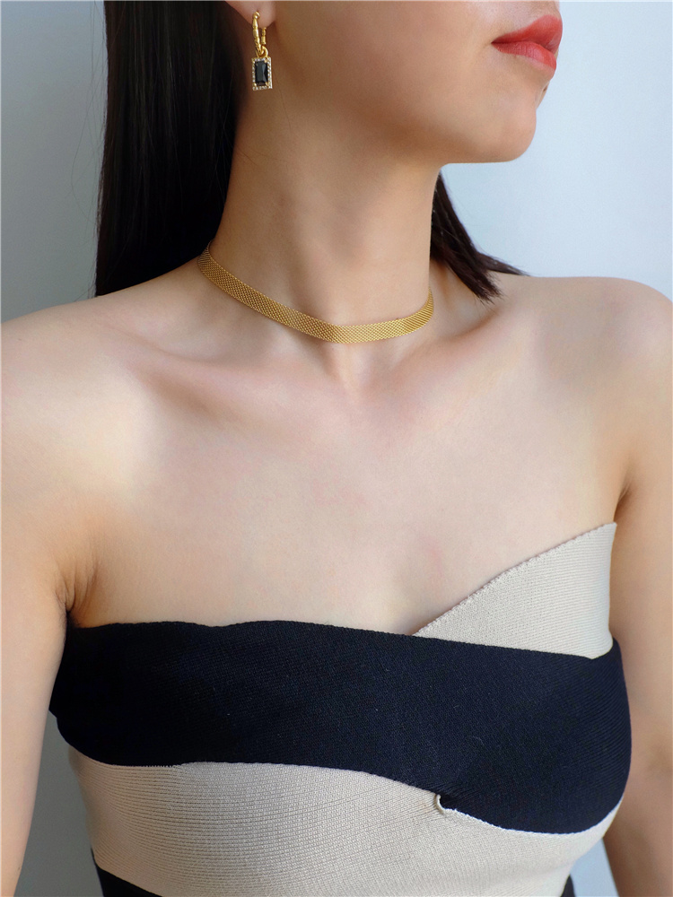 European and American Simple Hollow Wide Metal Necklace Female Choker Necklace Clavicle Chain Ins Tide Titanium Steel Necklace Collar European and American Simple Hollow Wide Metal Necklace Female Choker Necklace Clavicle Chain Ins Tide Titanium Steel Necklace Collar