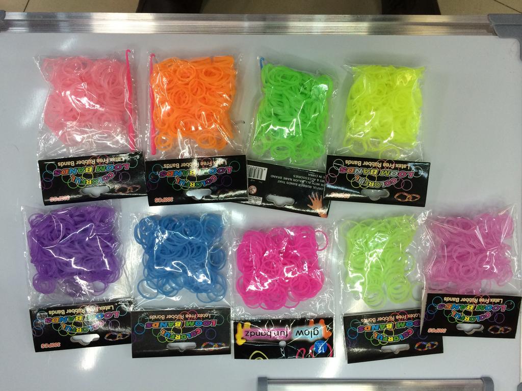 Taobao for factory wholesale self - made silicone rubber bracelet DIY bulk woven elastic band brightly colored