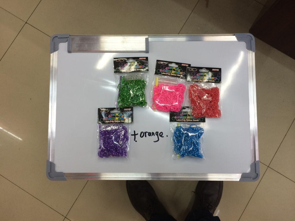 Taobao for factory wholesale self - made silicone rubber bracelet DIY bulk woven elastic band brightly colored