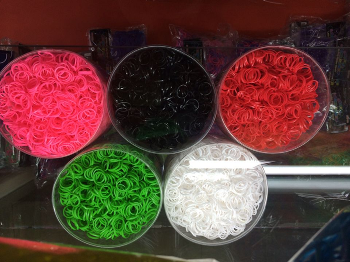 Taobao for factory wholesale self - made silicone rubber bracelet DIY bulk woven elastic band brightly colored