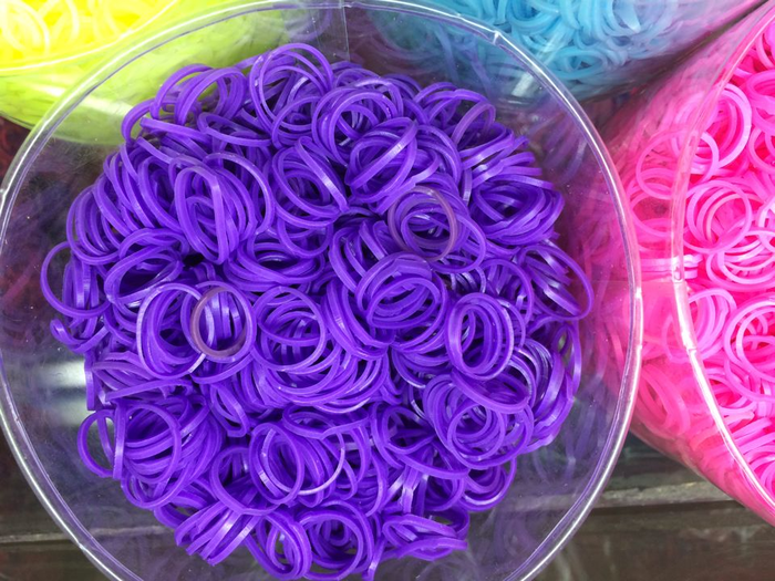 Taobao for factory wholesale self - made silicone rubber bracelet DIY bulk woven elastic band brightly colored