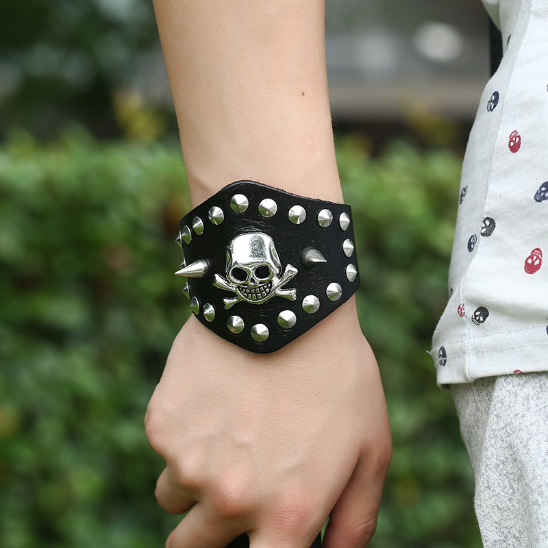 Factory Direct Sales European and American Punk Rivet Skull Cattle Leather Bracelet Bracelet Exaggerated Men&#039;s Wide Leather Leather Bracelet