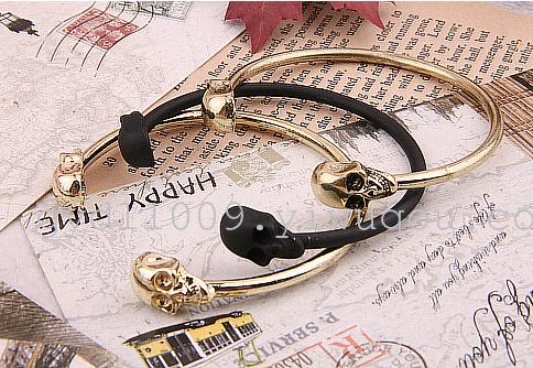 Simple skull bracelet, silver