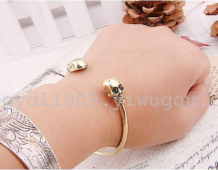 Simple skull bracelet, silver