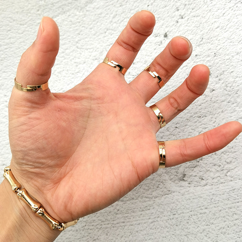 European and American Popular Halloween Bracelet Punk Exaggerated Ghost Hand Skull Bracelet Metal Texture Mitten-Type Bracelet Female