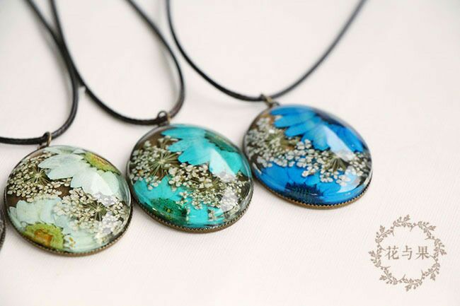 Time gem really dried flower necklace