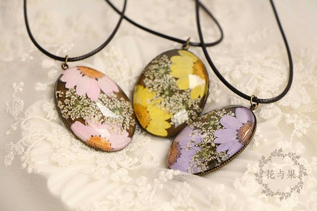 Time gem really dried flower necklace