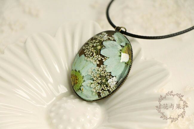 Time gem really dried flower necklace