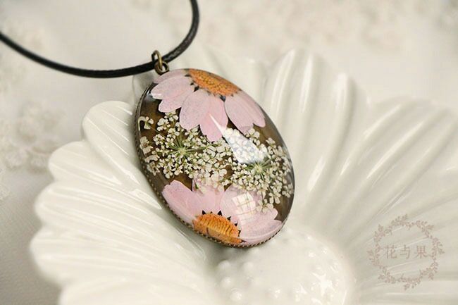 Time gem really dried flower necklace