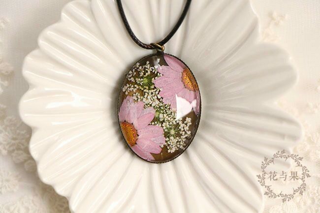Time gem really dried flower necklace