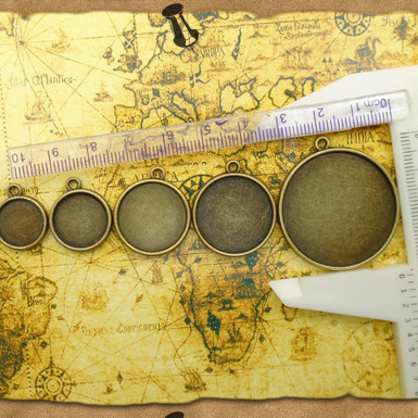 Vintage bronze accessories round single ear side time gem in the bottom of the box