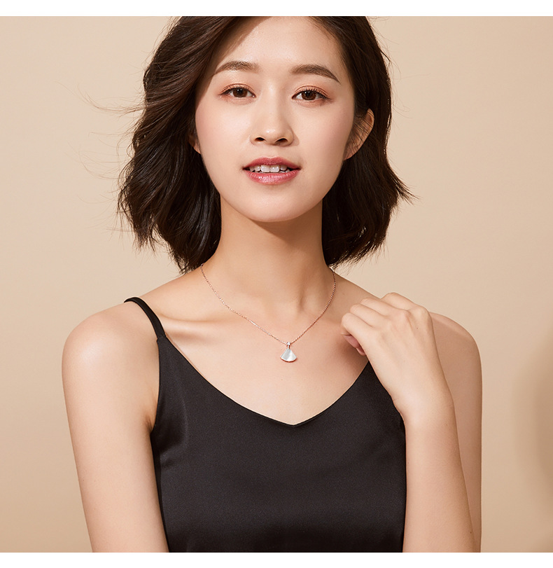 925 Silver Small Skirt Necklace Female Fan-Shaped White Conch Red Black Agate Plated 18K Rose Gold Clavicle Chain Short Pendant 925 Silver Small Skirt Necklace Female Fan-Shaped White Conch Red Black Agate Plated 18K Rose Gold Clavicle Chain Short Pendant