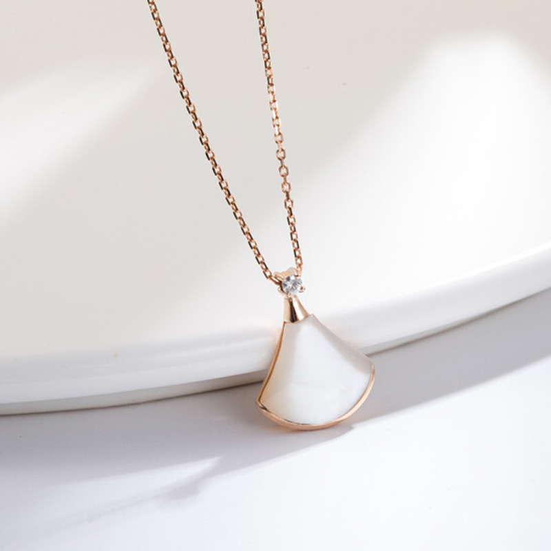 925 Silver Small Skirt Necklace Female Fan-Shaped White Conch Red Black Agate Plated 18K Rose Gold Clavicle Chain Short Pendant