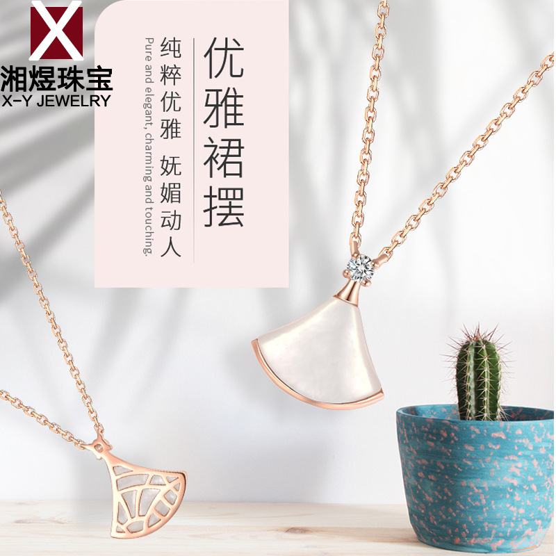 925 Silver Small Skirt Necklace Female Fan-Shaped White Conch Red Black Agate Plated 18K Rose Gold Clavicle Chain Short Pendant