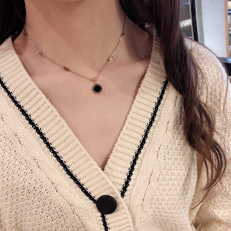 2020 New Fashion Compass Necklace Female Clavicle Chain Simple Temperament Black Agate Pendant Niche Design Necklace