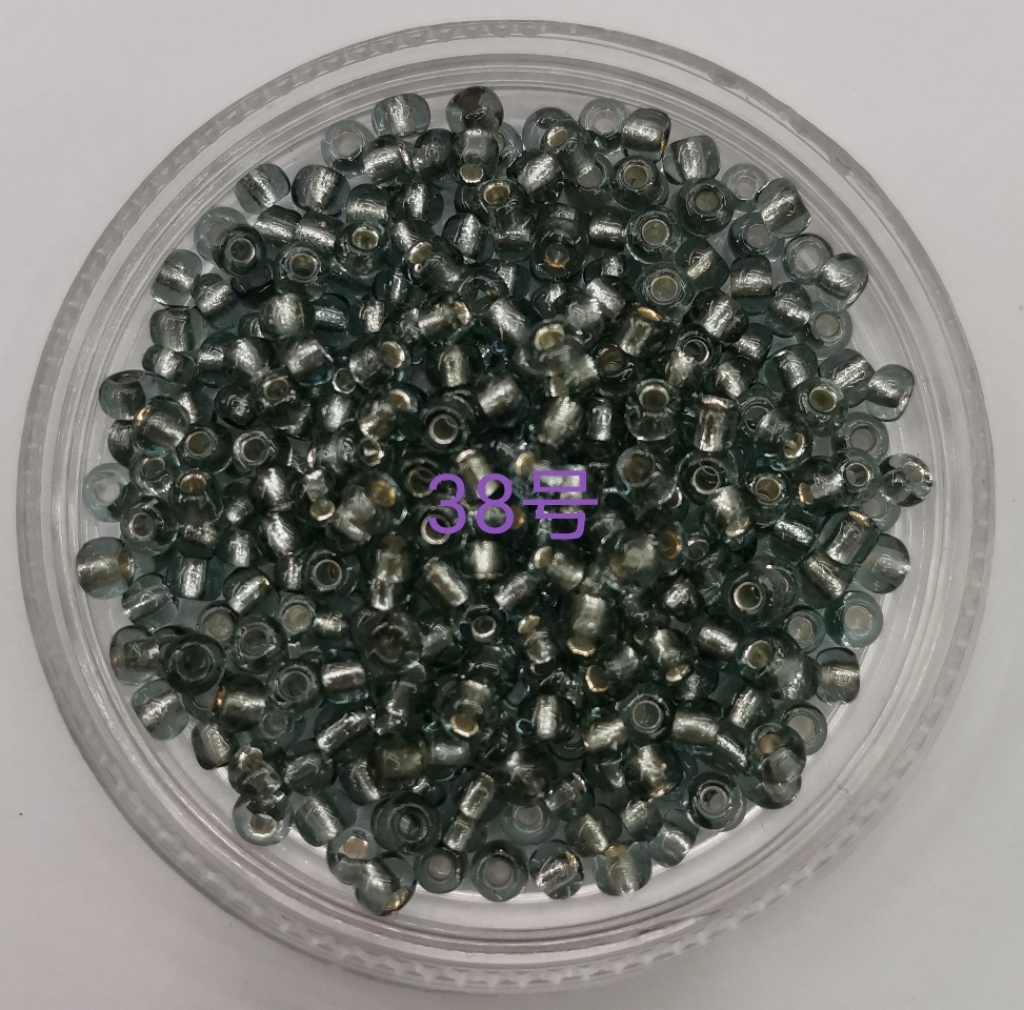 Small Rice-Shaped Beads Glass Crystal Beads Color Scattered Beads DIY Beaded Bracelet/Necklace Material Clothing Shoes and Hat Decoration Small Rice-Shaped Beads Glass Crystal Beads Color Scattered Beads DIY Beaded Bracelet/Necklace Material Clothing Shoes and Hat Decoration
