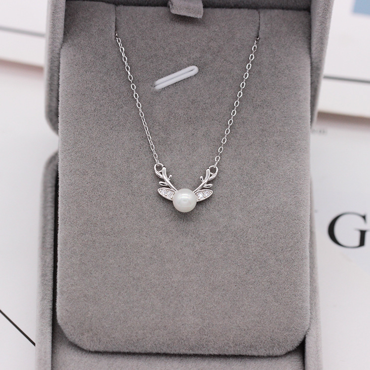 S925 pure silver platinum-plated strawberry crystal garnet elk necklace simple and versatile fashion valentine's day gift from Japan and Korea