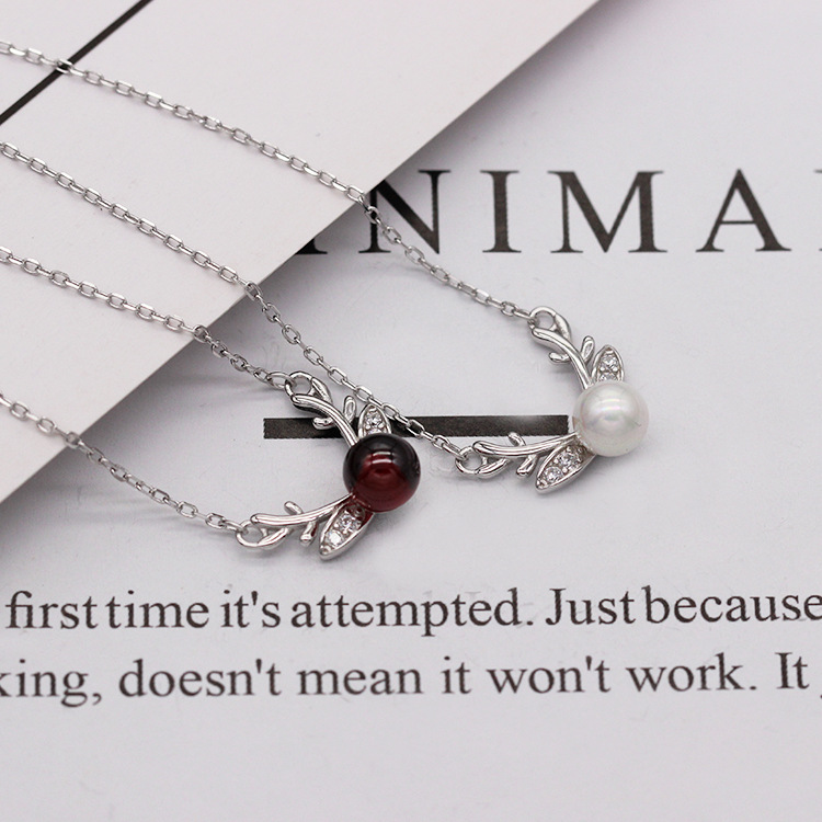 S925 pure silver platinum-plated strawberry crystal garnet elk necklace simple and versatile fashion valentine's day gift from Japan and Korea