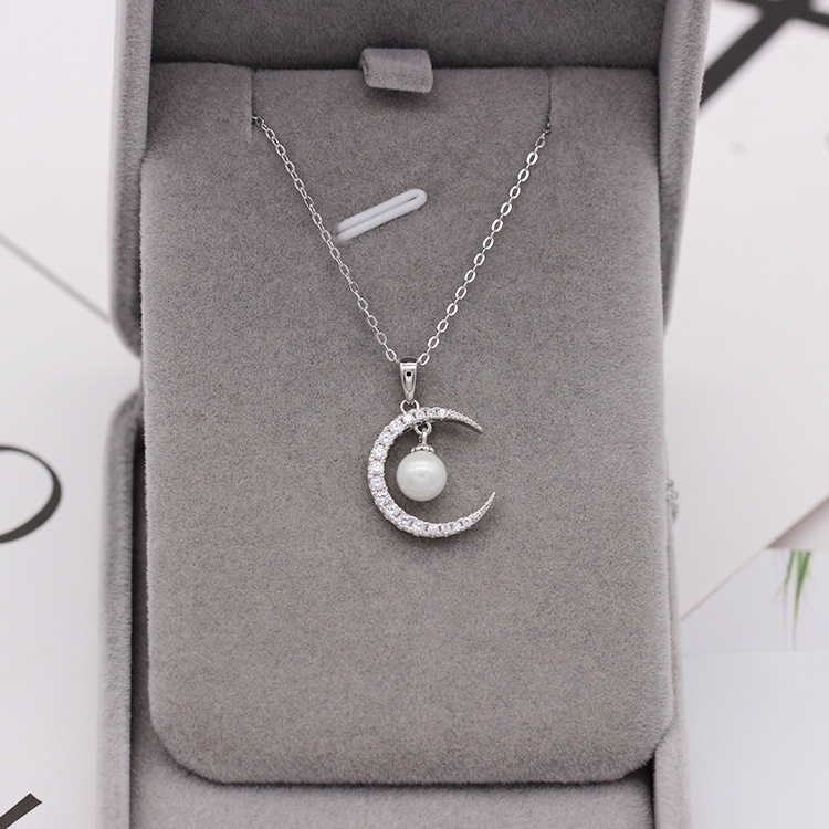 S925 pure silver plated platinum garnet crescent moon necklace simple and grace valentine's day gift from Japan and Korea S925 pure silver plated platinum garnet crescent moon necklace simple and grace valentine's day gift from Japan and Korea