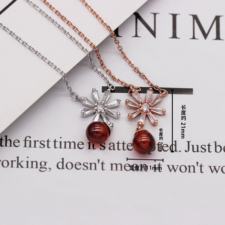 S925 pure silver plated platinum garnet snowflake necklace snowflake sticky strawberry crystal crystal court S925 pure silver plated platinum garnet snowflake necklace snowflake sticky strawberry crystal crystal court