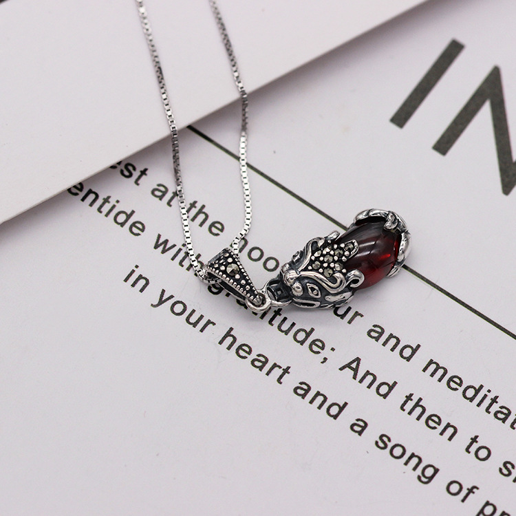 S925 pure silver retro garnet PI xiu necklace simple and versatile fashion valentine's day gift Japanese and Korean accessories S925 pure silver retro garnet PI xiu necklace simple and versatile fashion valentine's day gift Japanese and Korean accessories