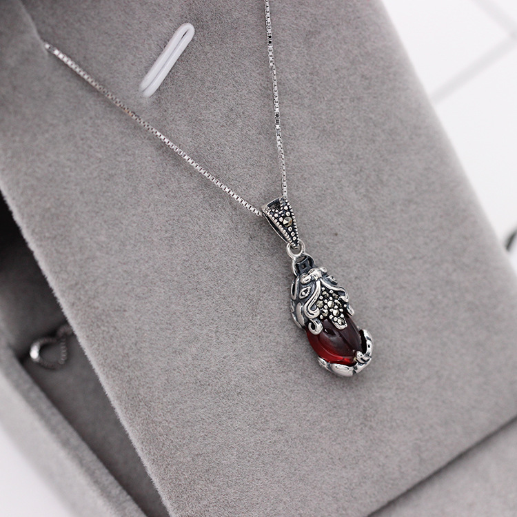 S925 pure silver retro garnet PI xiu necklace simple and versatile fashion valentine's day gift Japanese and Korean accessories S925 pure silver retro garnet PI xiu necklace simple and versatile fashion valentine's day gift Japanese and Korean accessories