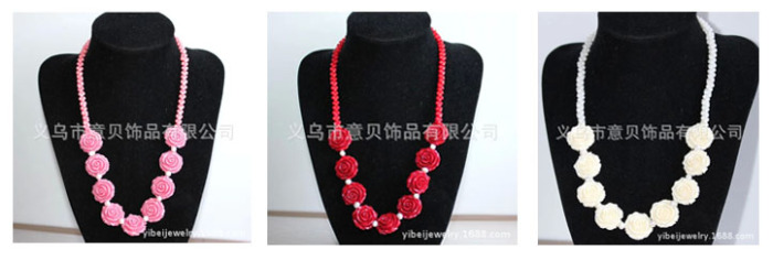 Coral coral natural peanut beads on both sides rose Pearl Necklace Double roses necklace
