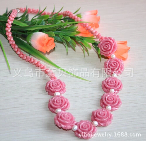 Coral coral natural peanut beads on both sides rose Pearl Necklace Double roses necklace