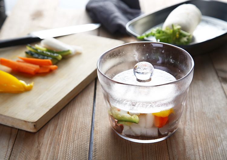 Pickle jar Japanese overnight marinated in heavy stone, shallow ground, thickened glass jars
