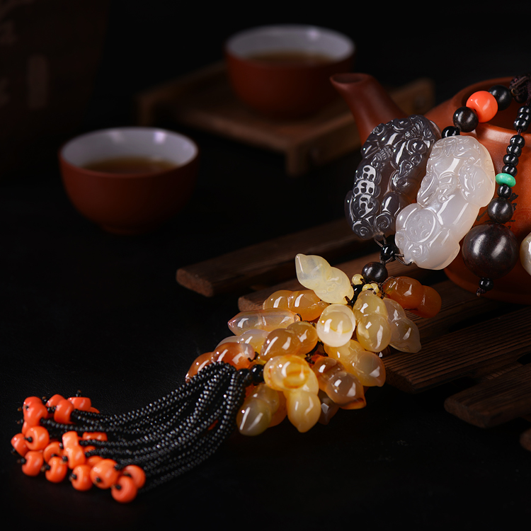 Natural agate jade jade automobile pendant high-grade double PI xiu car interior accessories