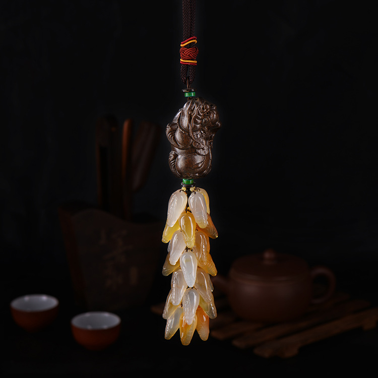 Natural agate jade jade automobile pendant high-grade Natural sandalwood PI xiu cart hanging