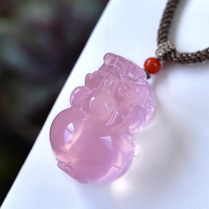 Mozambique Xingguang Pink Crystal Pi Xiu Pendant Necklace Pendant Ethnic Style Long Clothing Accessories Sweater Chain Mozambique Xingguang Pink Crystal Pi Xiu Pendant Necklace Pendant Ethnic Style Long Clothing Accessories Sweater Chain